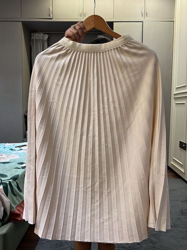 The off White Pleated Skirt