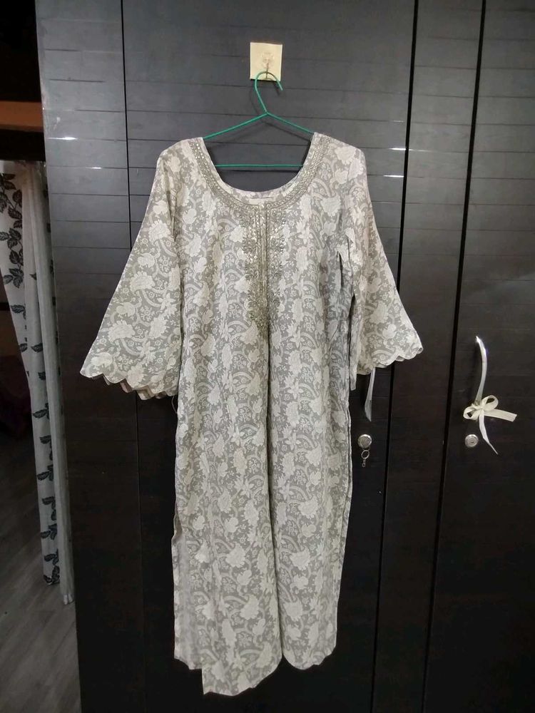 Elegant Patterned Suit