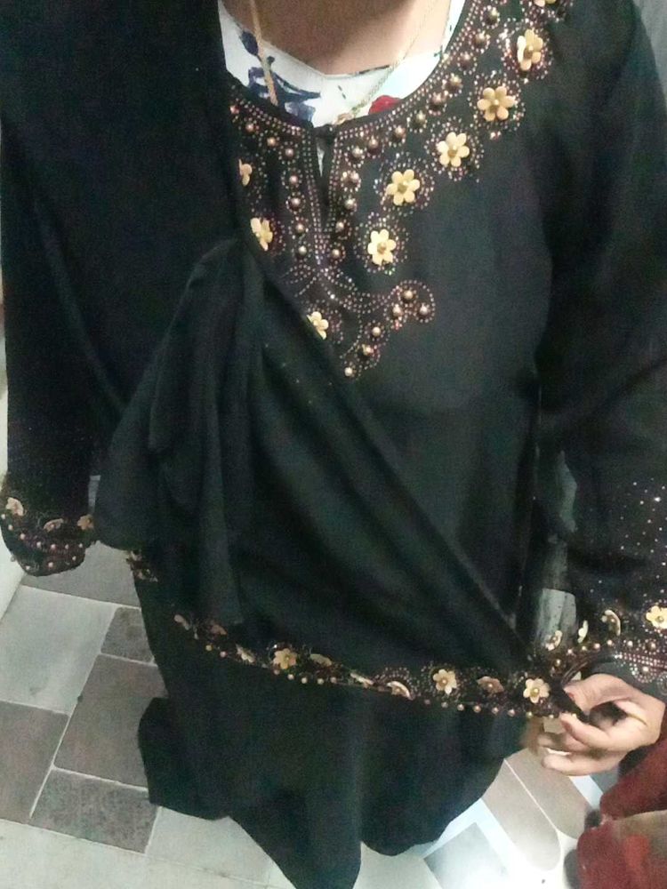 Elegant Black Embroidered Kurta