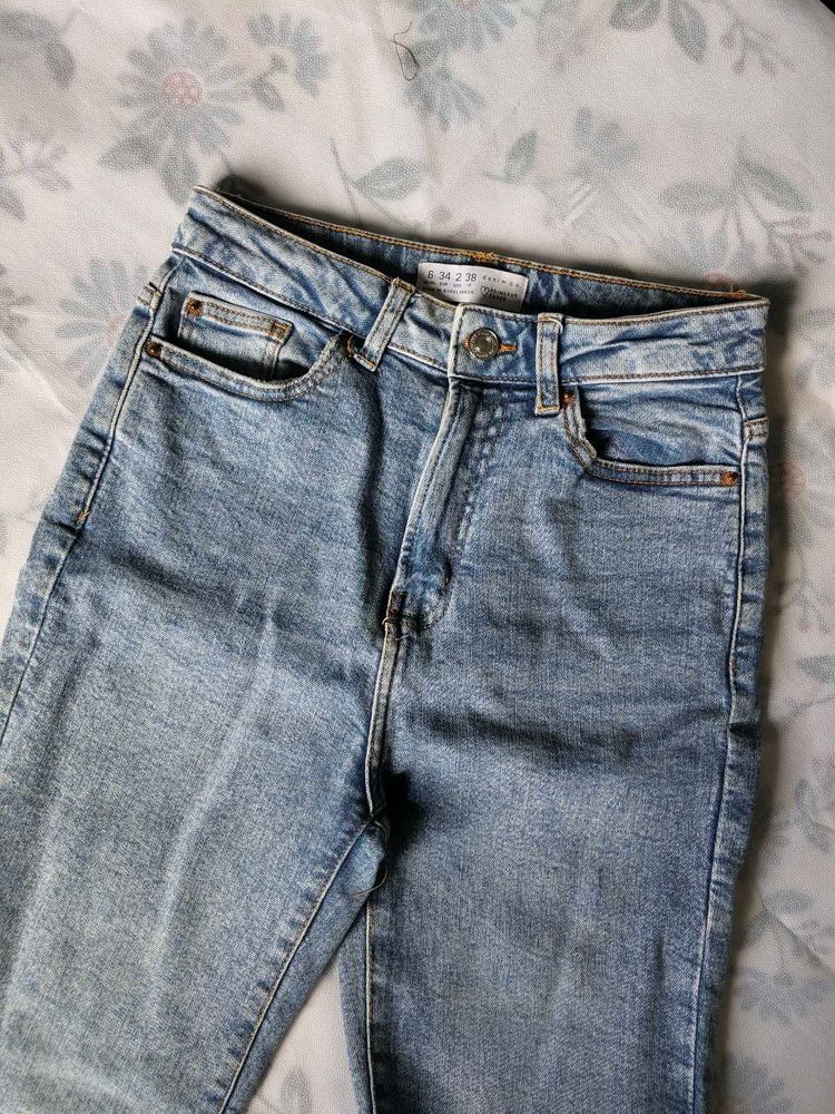 Straight Fit Jeans.. Fis Like A Glove