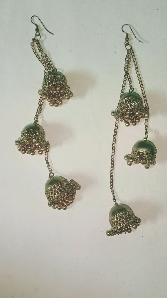 4 sets of earings, A braislate , 2 stone bangles