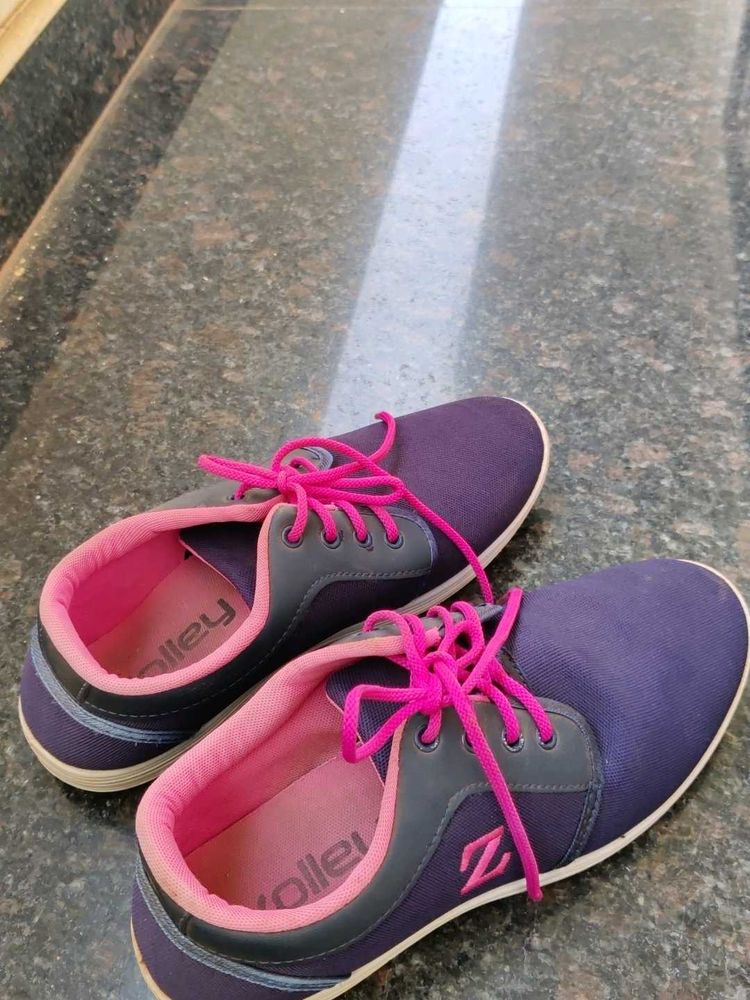 Volley Canvas Shoes - Size 7