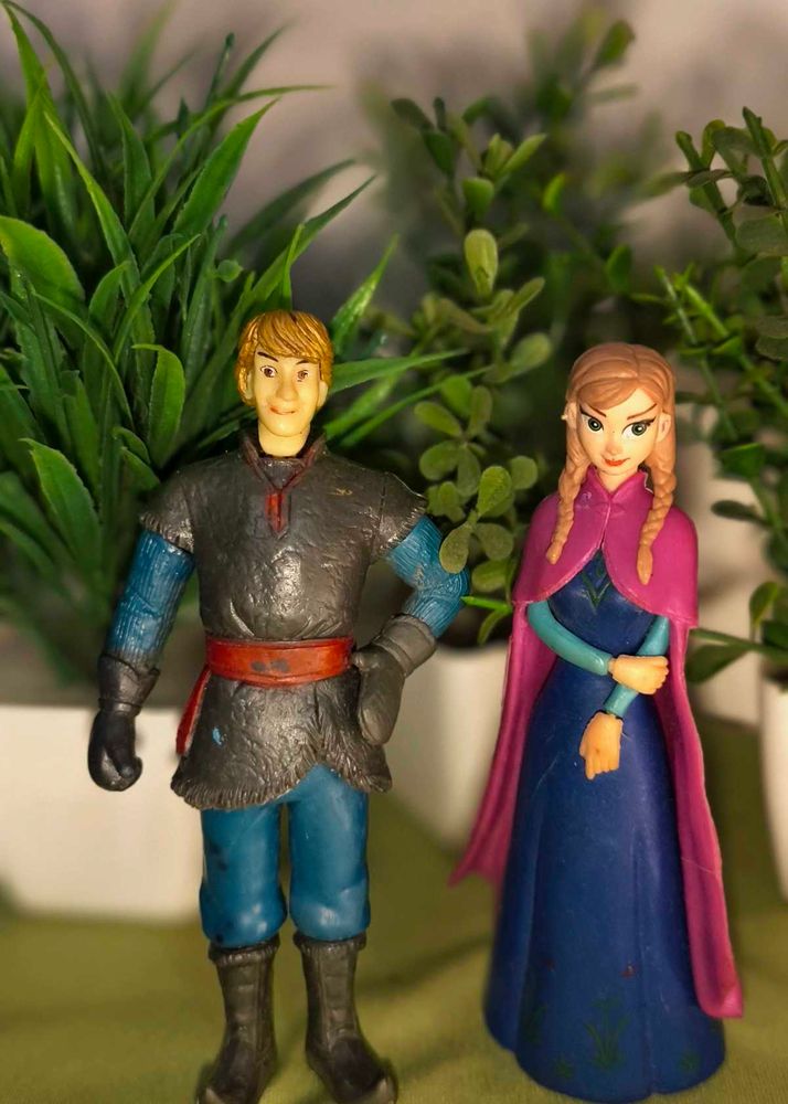 Anna &amp; Kristoff Miniature Toy From Frozen Movie