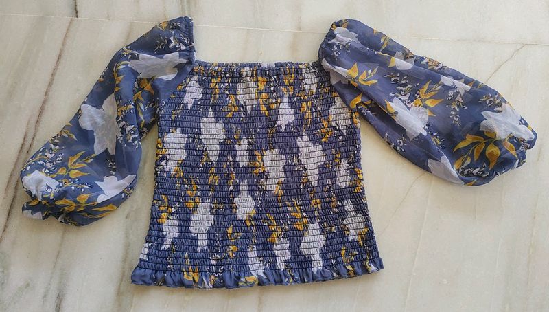 Puffed Sleeves Crop Top