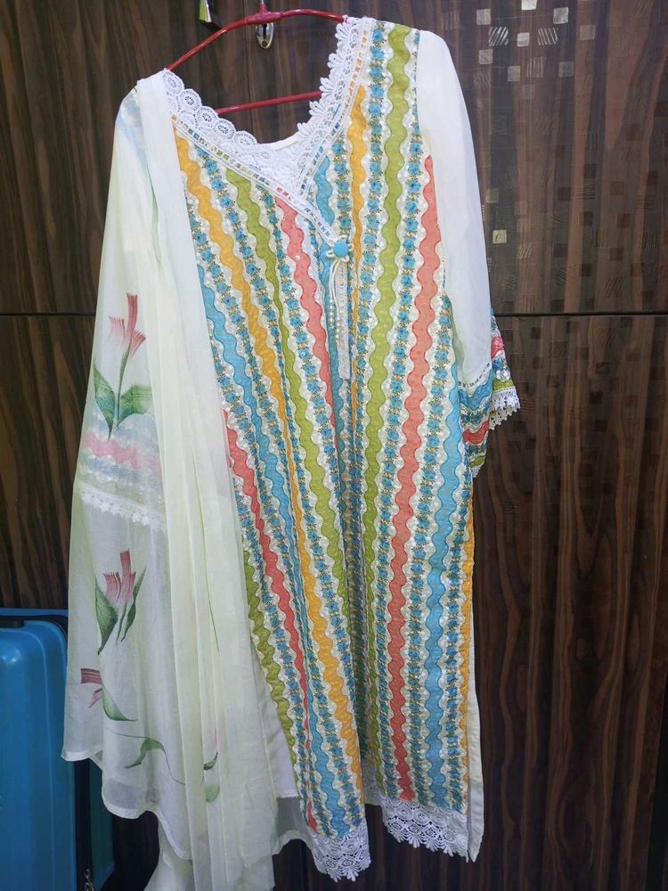 Beautiful Kurti And Dupatta Set