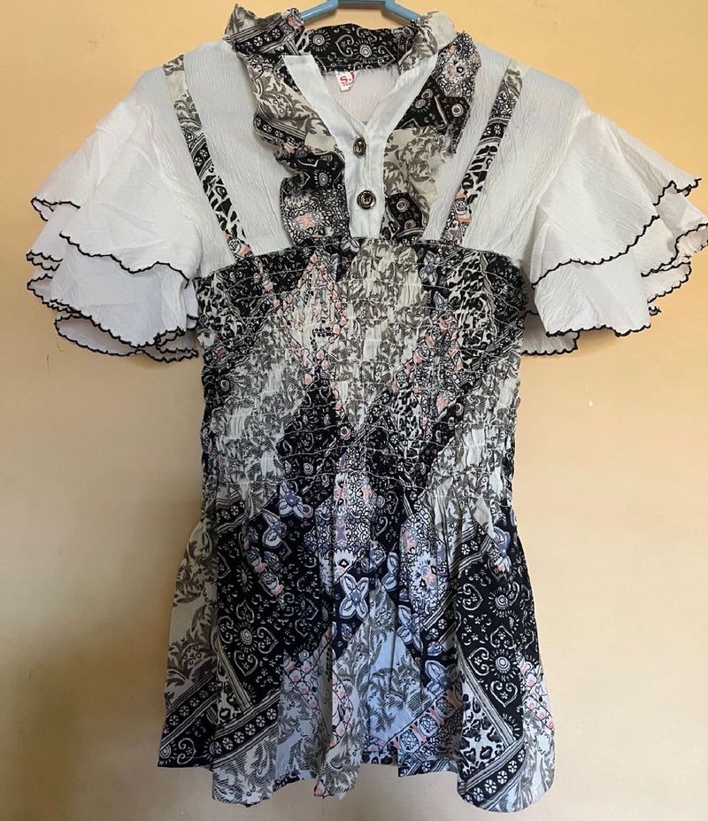 RUFFLE SLEEVES COQUETTE TOP