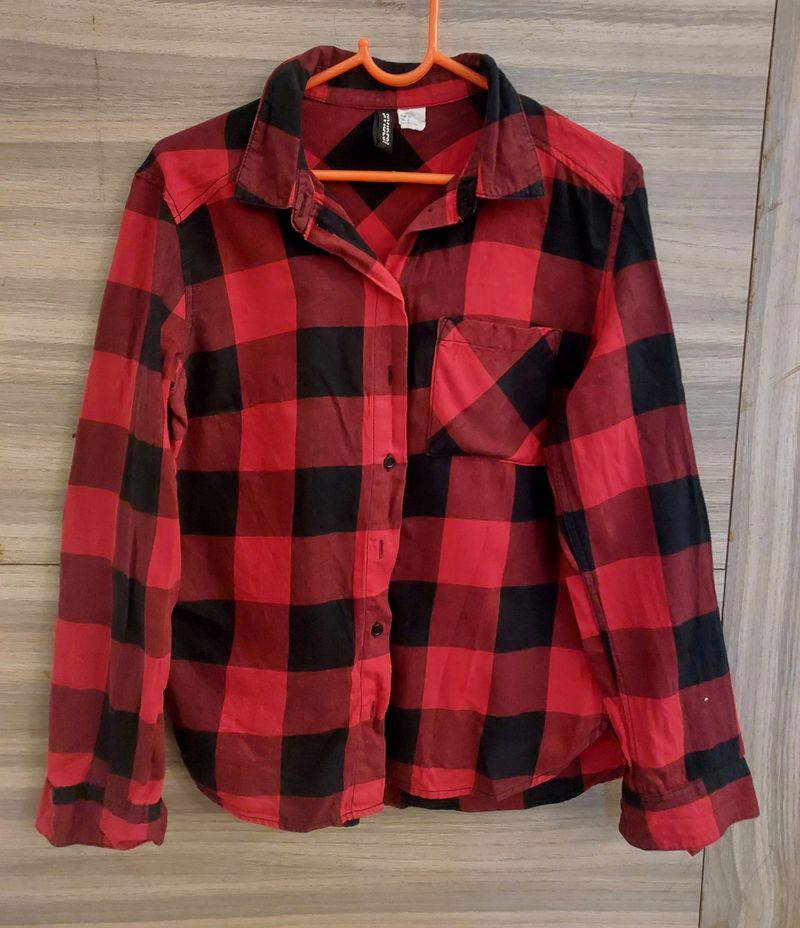 H&amp;M Red &amp; Black Flannel Button Up Shirt