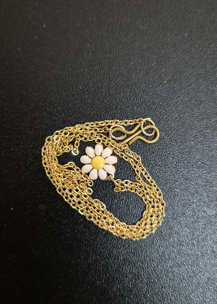 Daisy Pendant Necklace