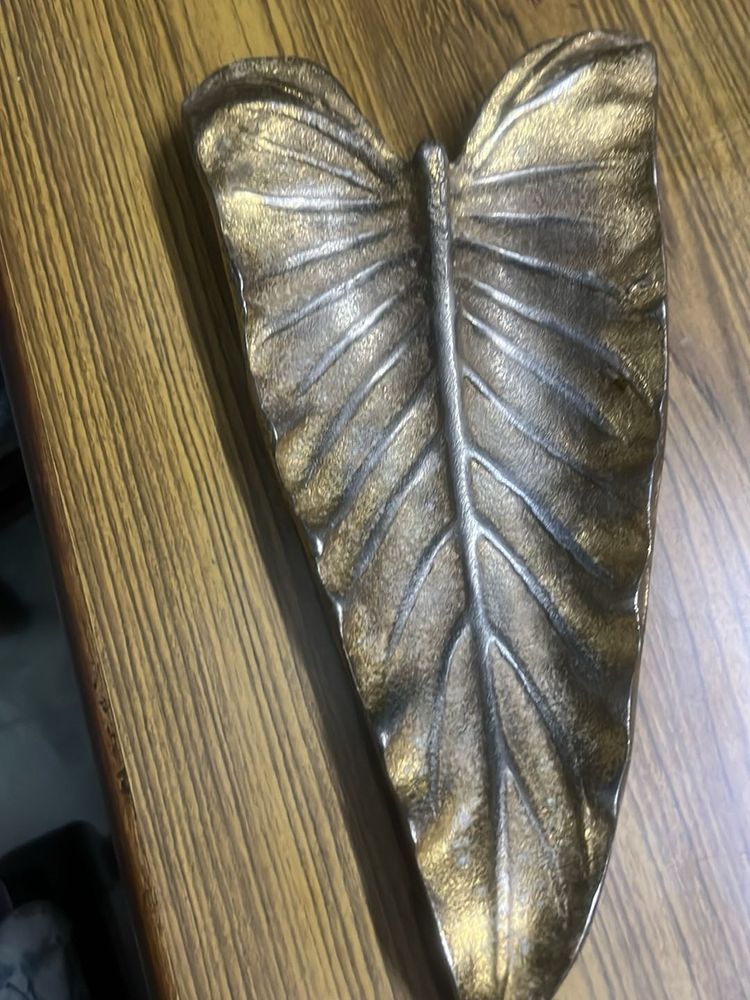 Leaf Design Showpiece