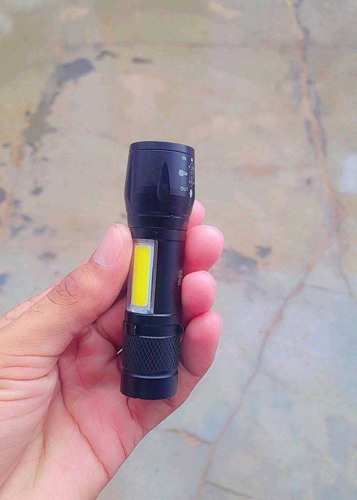 USB rechargeable XPE+COB LED flashlight.