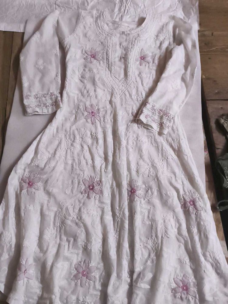 White Color Chikankari Suit With Pink 🩷 Embroider