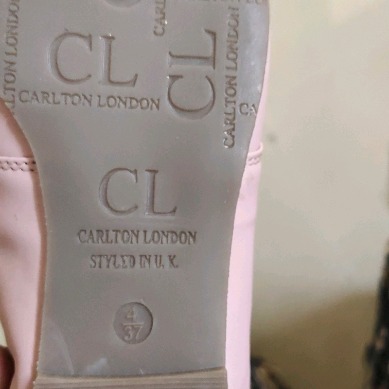 Carlton London item8