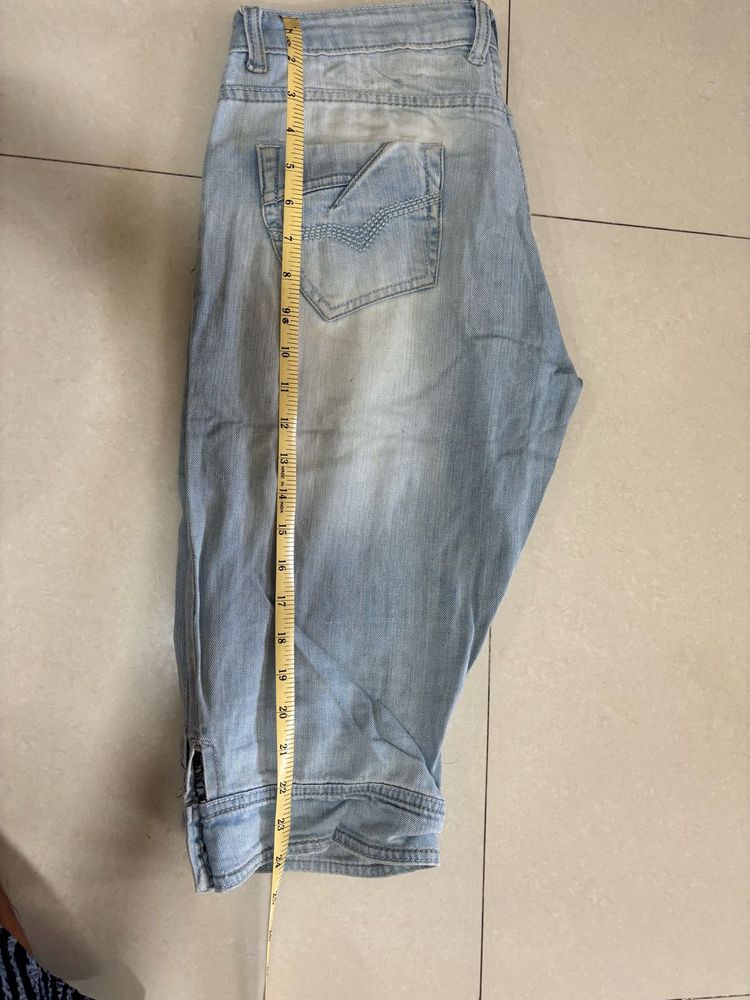 Light Wash Capri Jeans