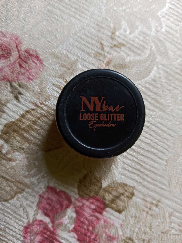 NY Bae loose glitter eyeshadow.