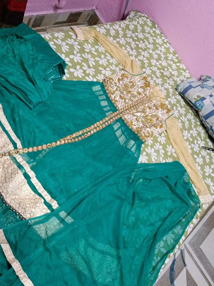 Lehenga Frock 5pics Ka Set Hai