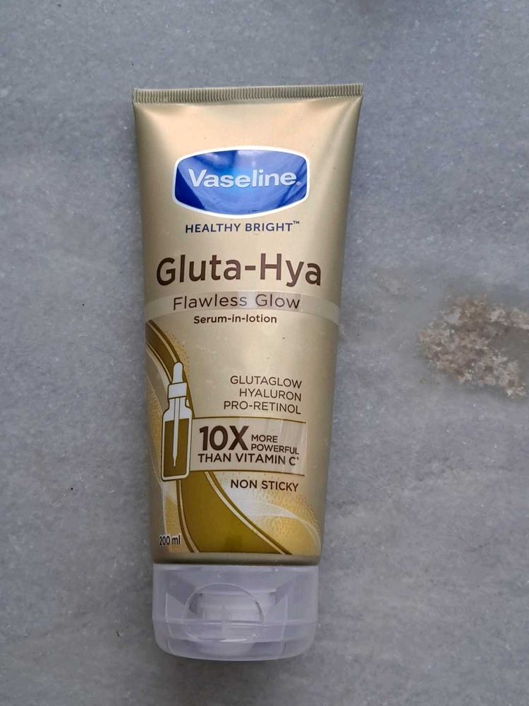 Vaseline Gluta-Hya Flawless Glow Serum