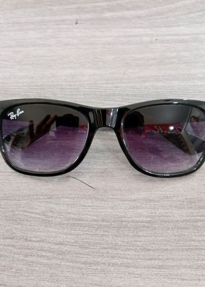 Ray-Ban Glossy Rim Sunglasses 🕶️🕶️🕶️🕶️it&#39;s New With Tag But Not Tag Here