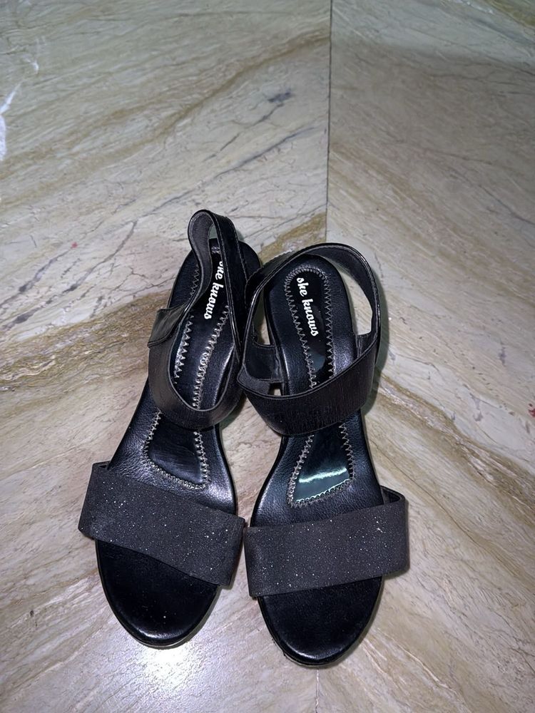Black &#39;She Knows&#39; Heels