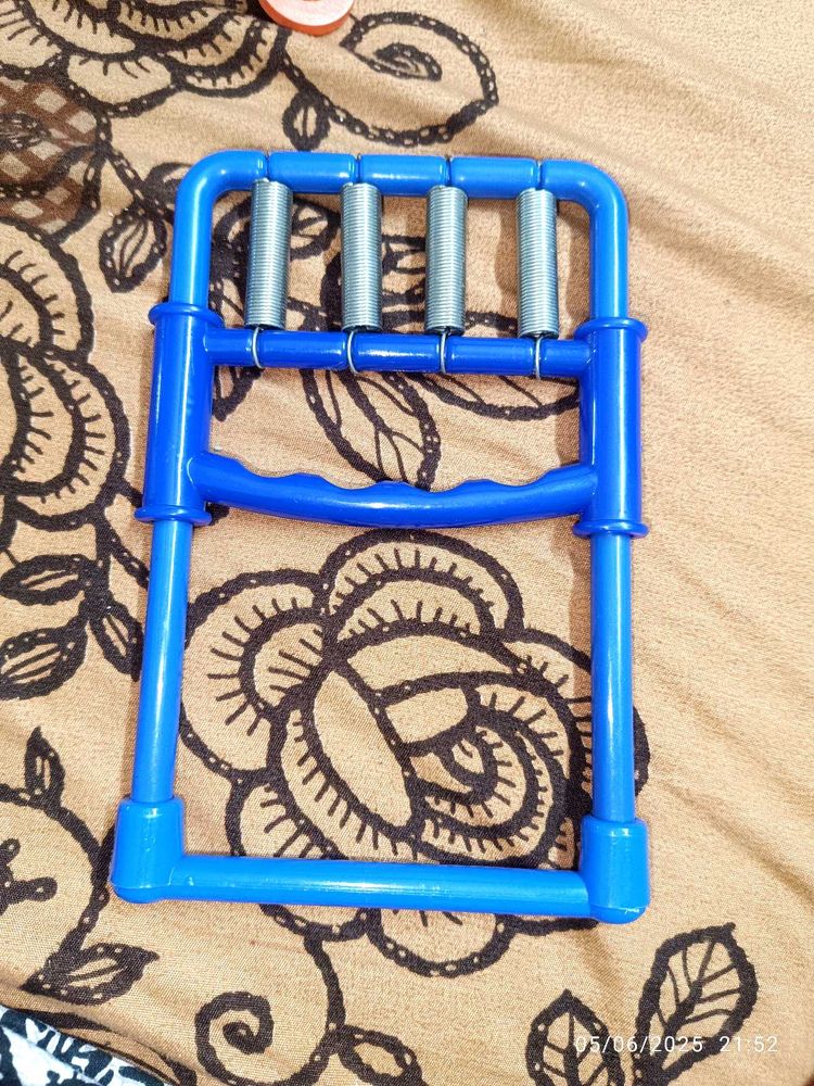 Finger Strengthener Helps Improve Handwriting