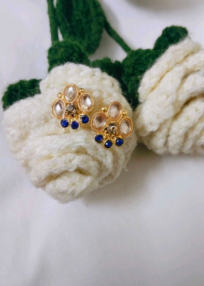Chic Flower Studs