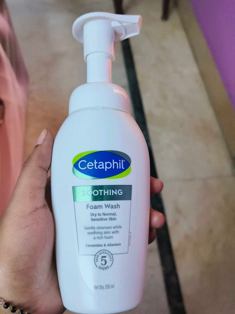 Cetaphil Soothing Foam Wash