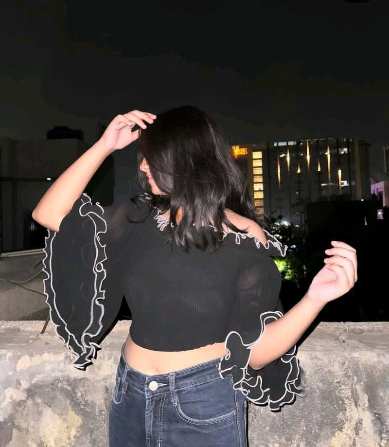 BLACK OFF SHOULDER TOP