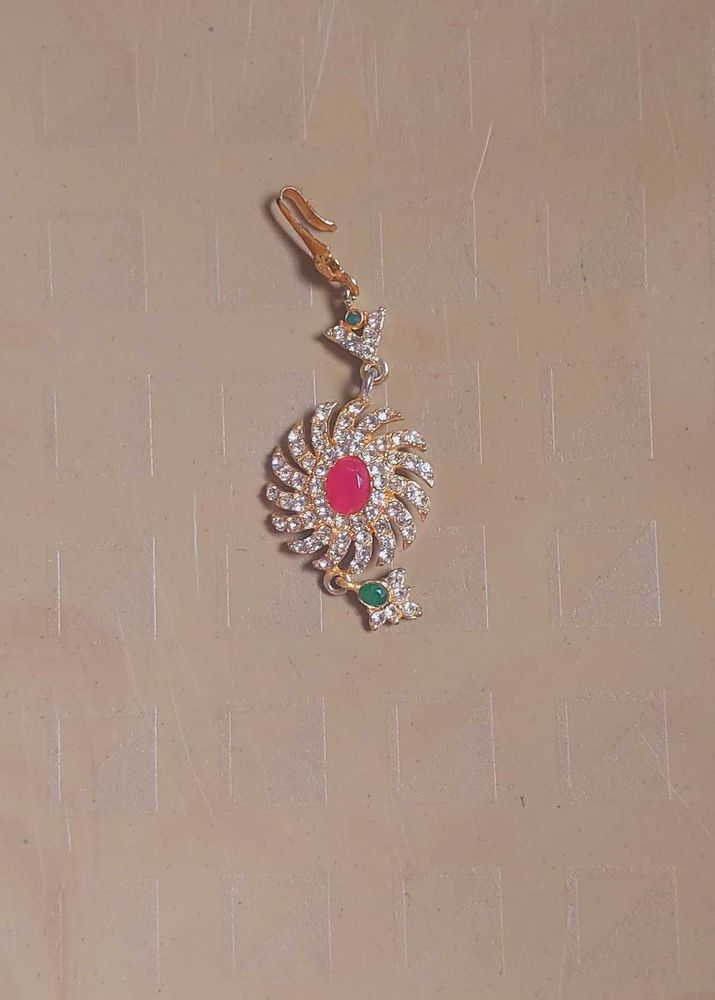 Manga Tikka With Saree Pins