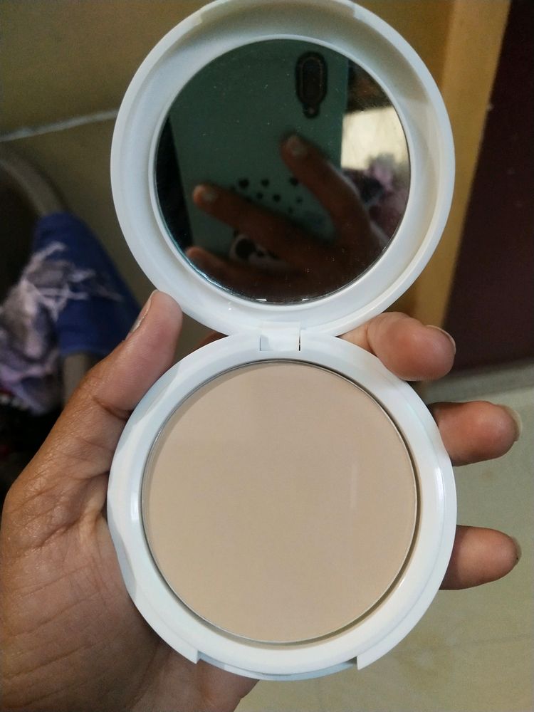 Myglamm LIT Radiant matte Compact