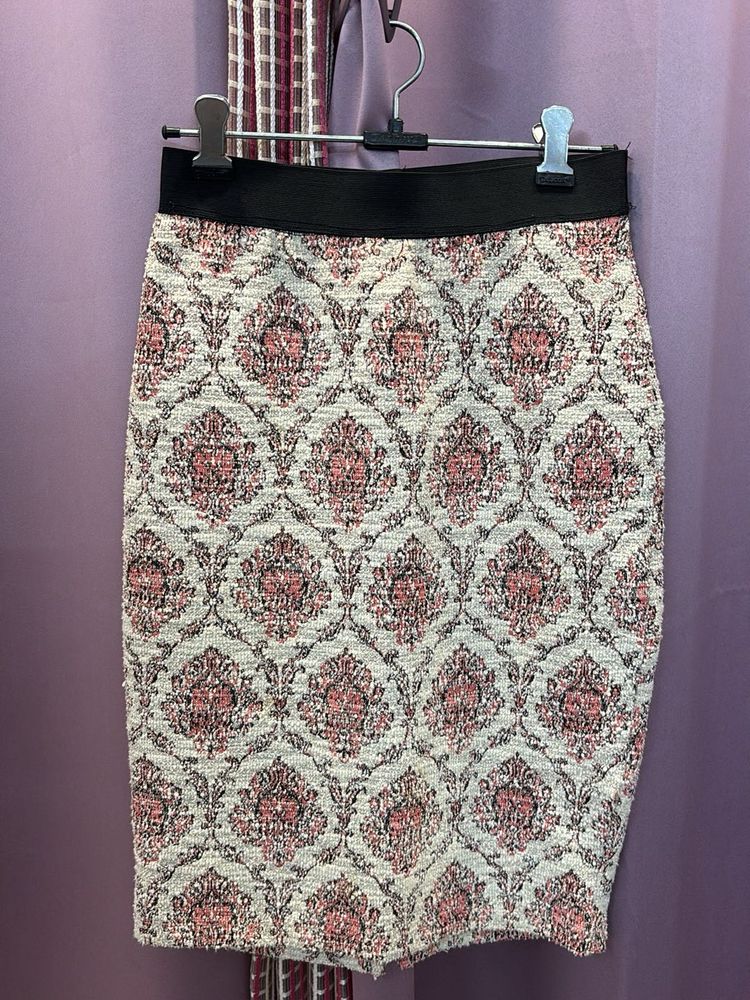 Elegant Patterned Pencil Skirt