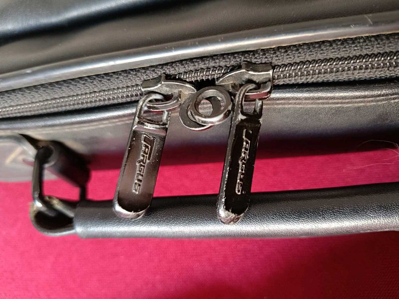 Targus Laptop+office leather Bag Good condition