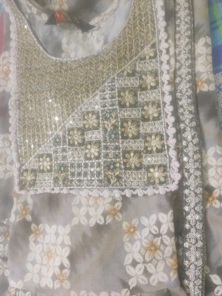 Elegant Floral Embroidered Kurta with pant and dup