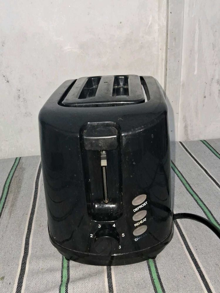 Black Two-Slice Toaster