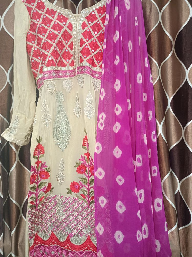 Beautiful Heavy Embroidery Naira Suit