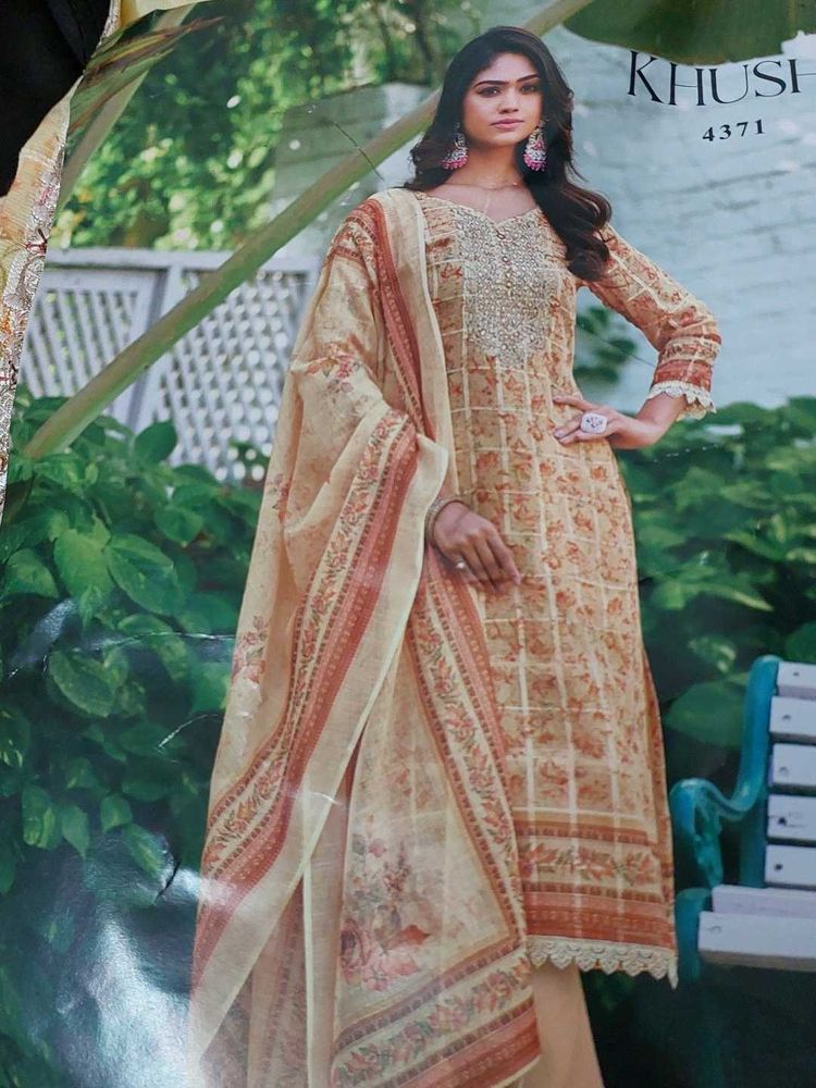 Elegant Embroidered  Kurti Set With Dupatta