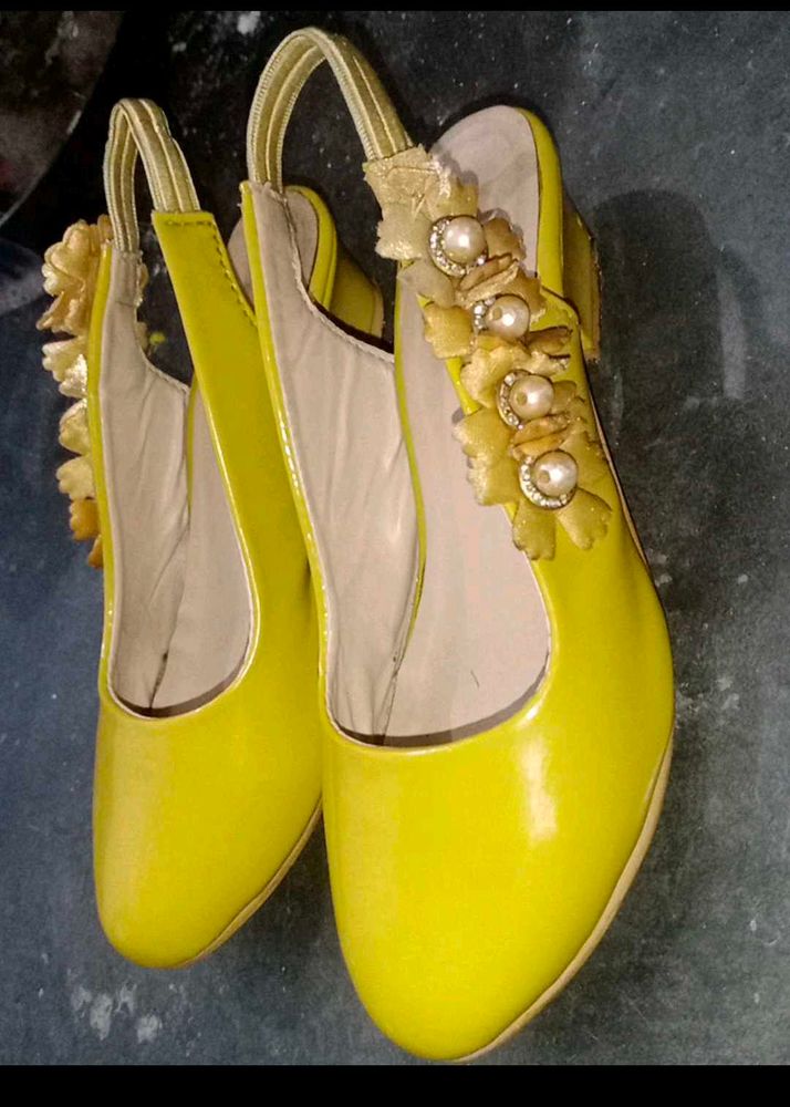 😍Yellow girl Sandals