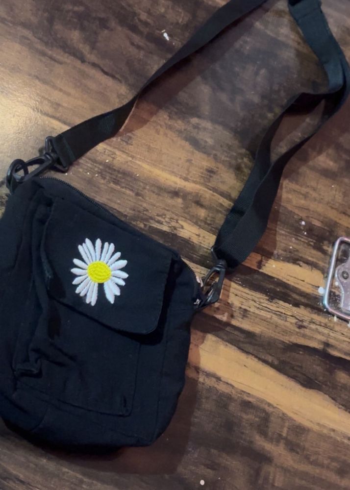 Daisy Crossbody Bag