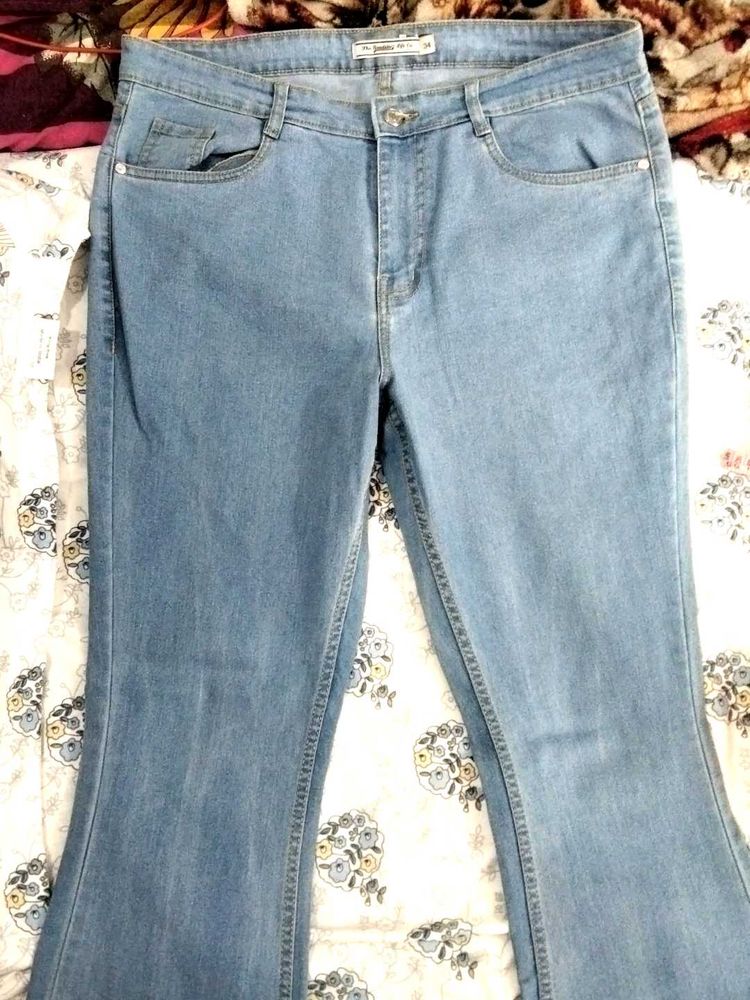 Light Wash Flared Jeans