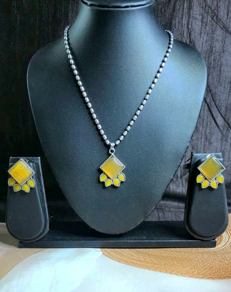 Monalisa Stone Necklace &amp; Earring Set