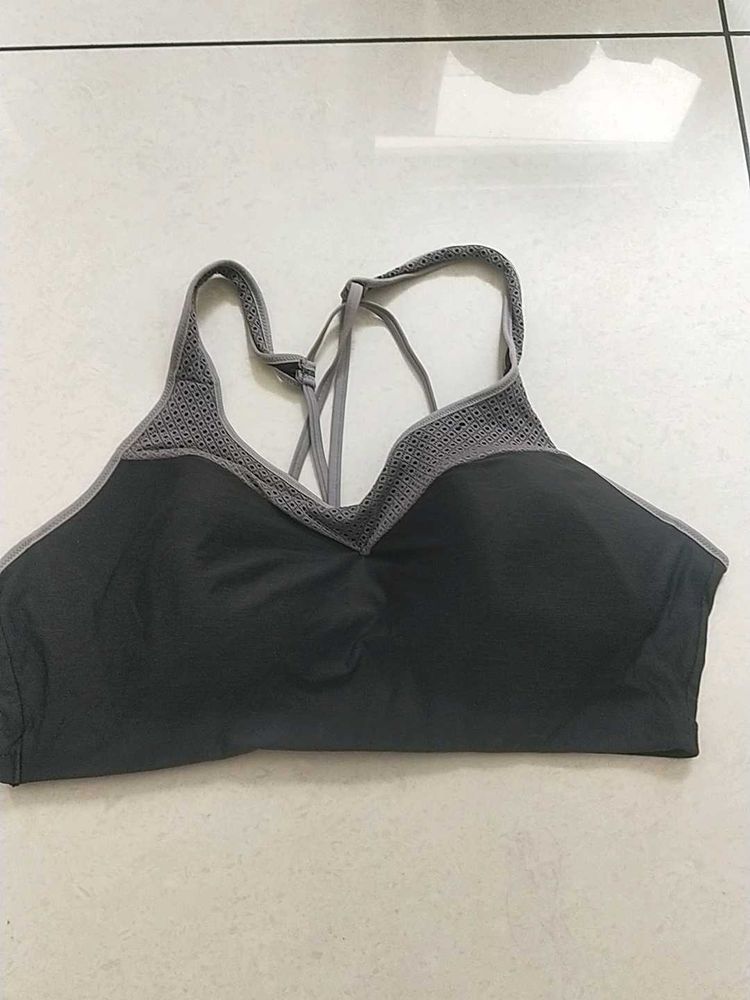 black sports bra