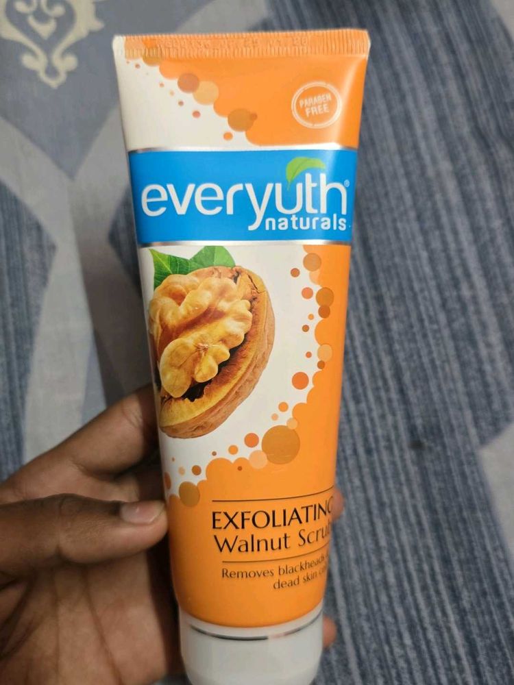 Everyuth Naturals Exfoliating Walnut Scrub