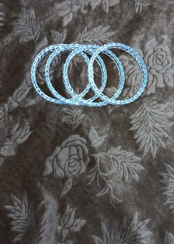 Set of 4 Silver Bangles