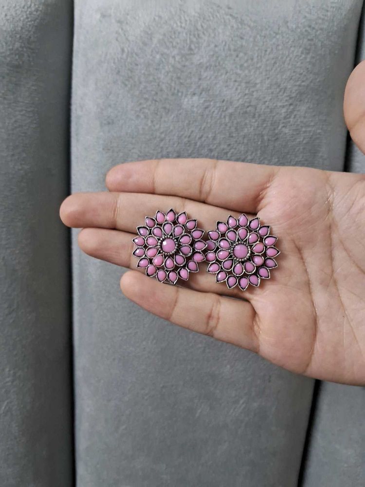 🌸Selling cute af earrings🌸
