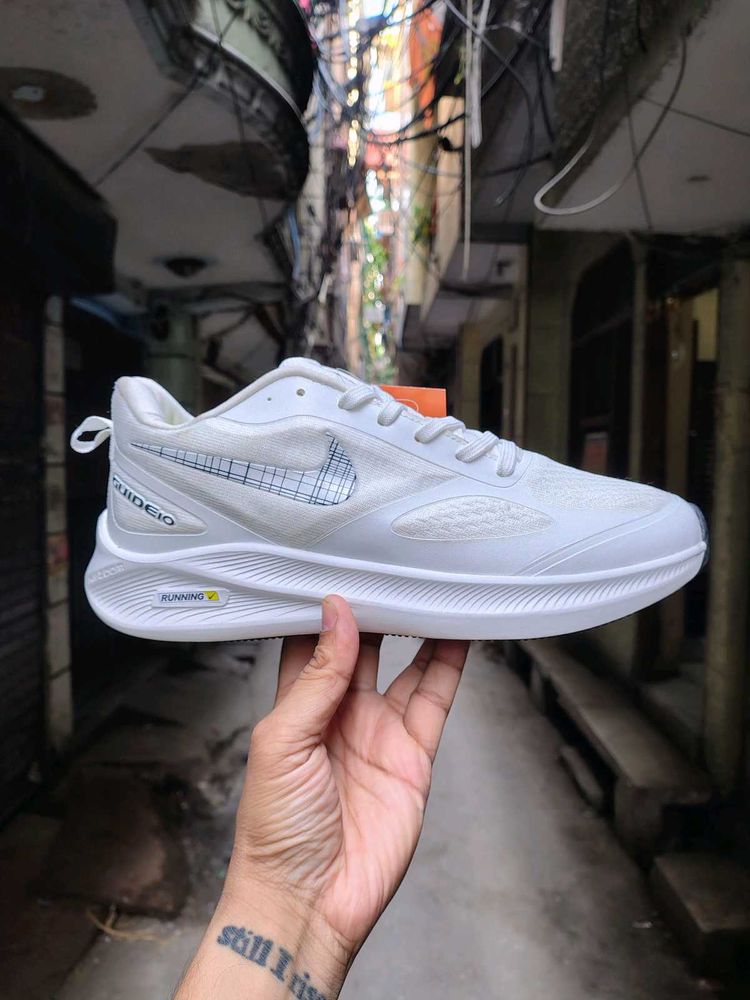 NIKE GUIDE 10