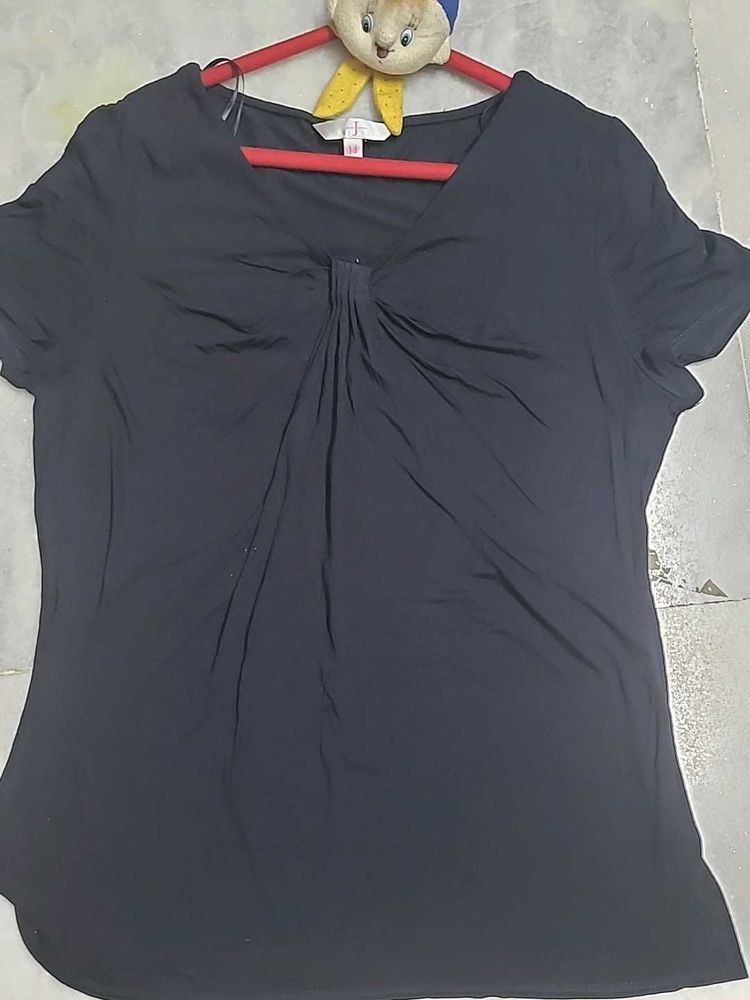 Elegant Black V-Neck Top