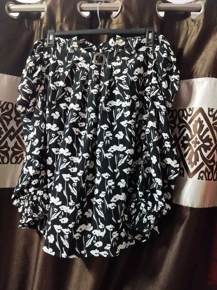 Beautiful Black Nd White Top For Daily Wear
