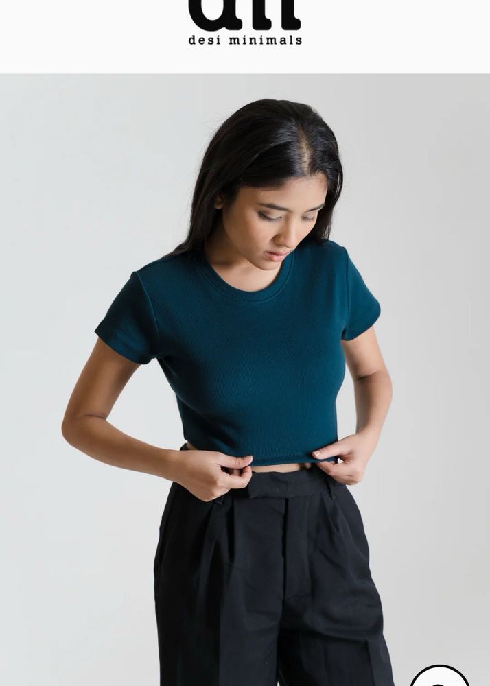 DESI MINIMALS CROP TOP