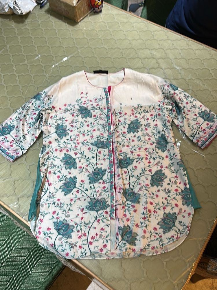 Floral Print Kurta By AM:PM in Size XL