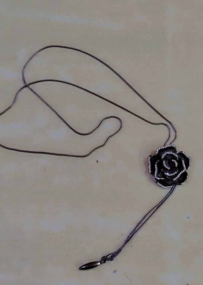 Rose Pendant Necklace
