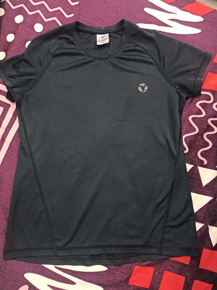 sporty top / gym wear