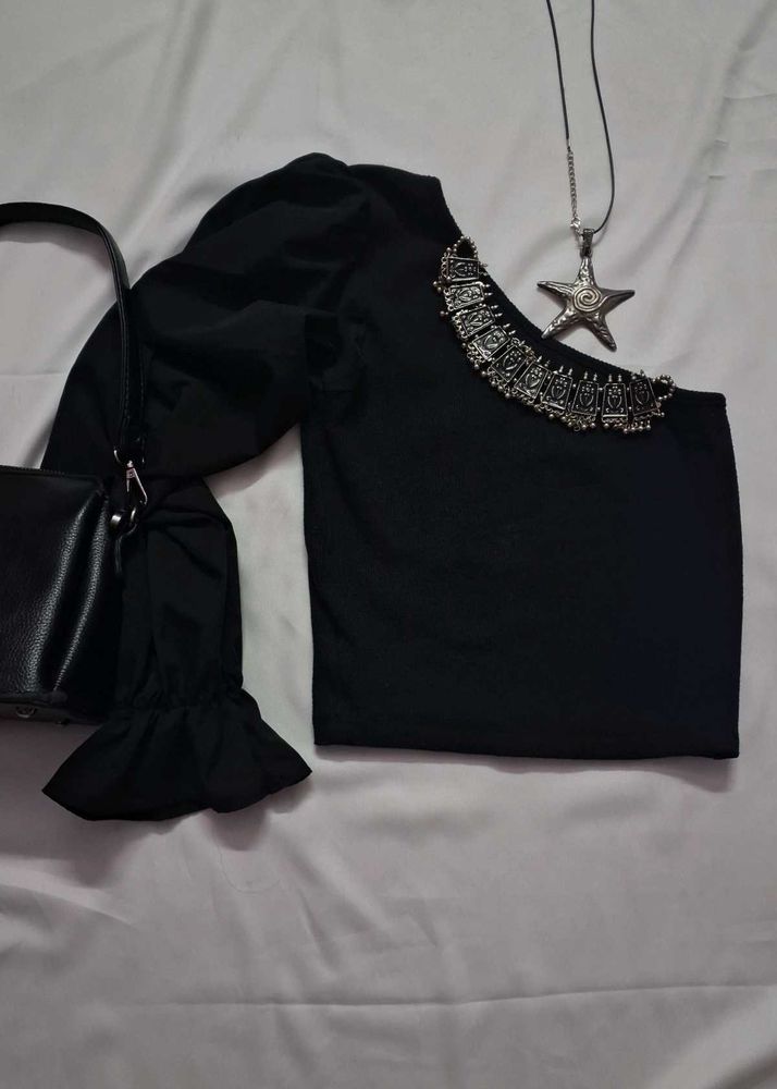 Chic Black One-Shoulder Top